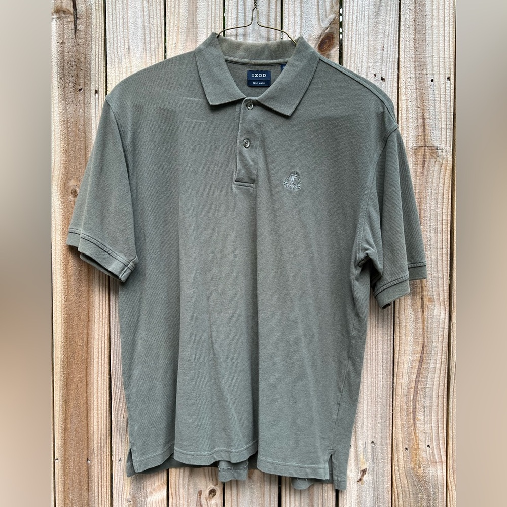 MEN’S IZOD POLO SHIRT.